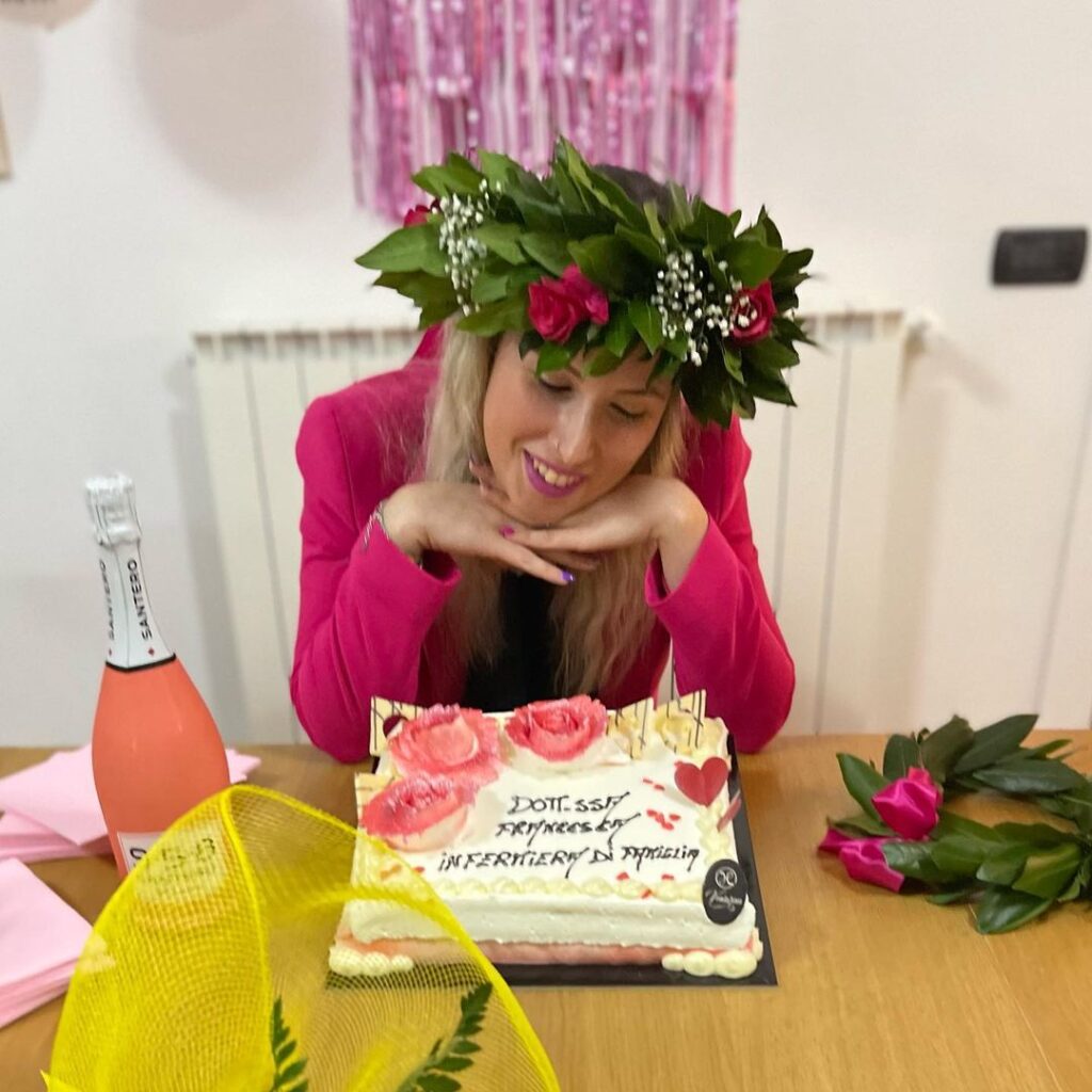 foto di infermiera_francesca durante la sua festa di laurea