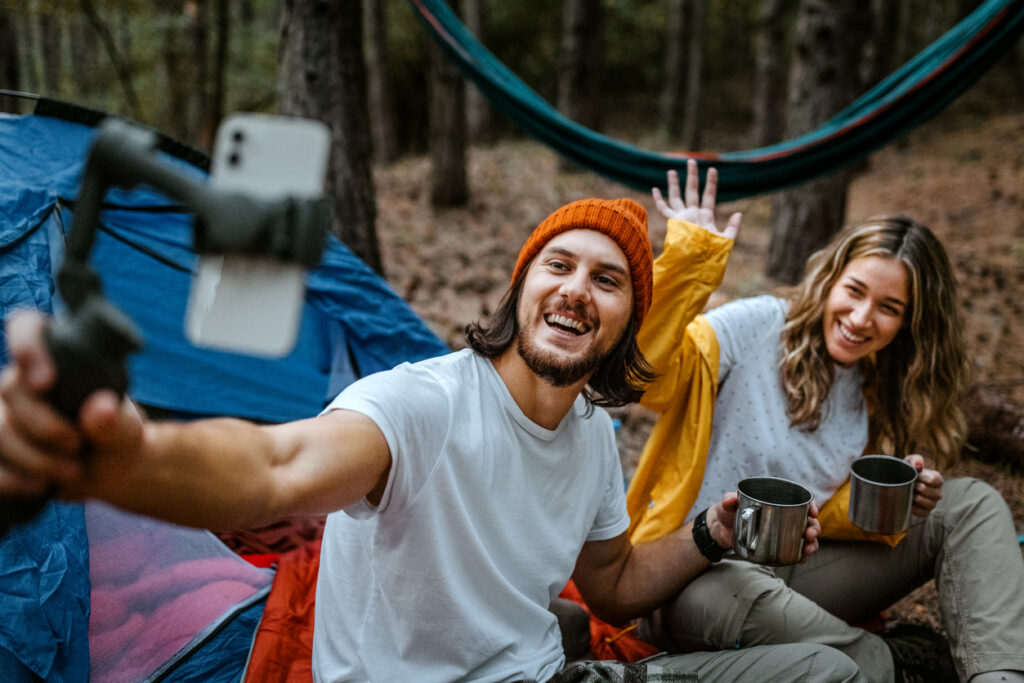 Influencer che stanno riprendendo il loro viaggio
